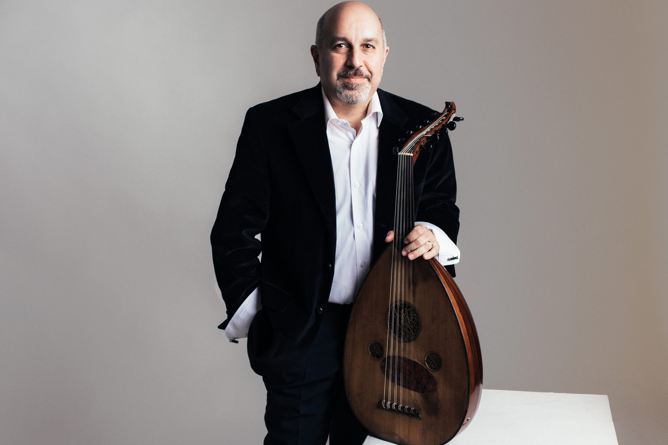 Ara Dinkjian publicity photo